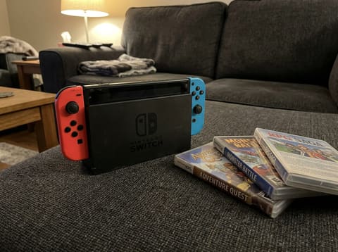 Handheld-Konsole mit Dock und 3 Spielen