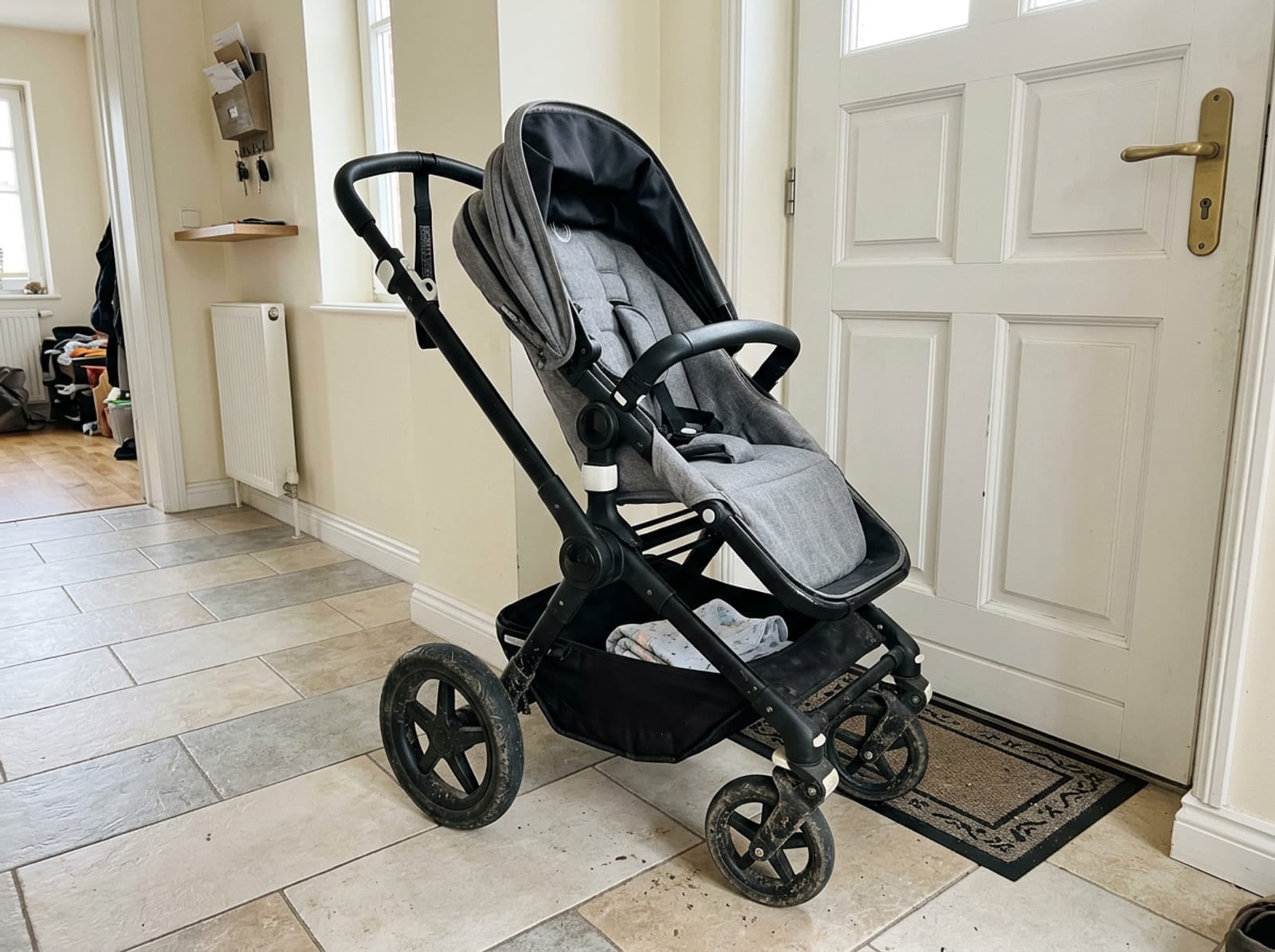 Kinderwagen mit großen Rädern, grau, komplett – Foto 1 von 1