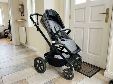 Kinderwagen mit großen Rädern, grau, komplett